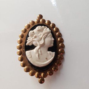 Vintage Cameo Brooch